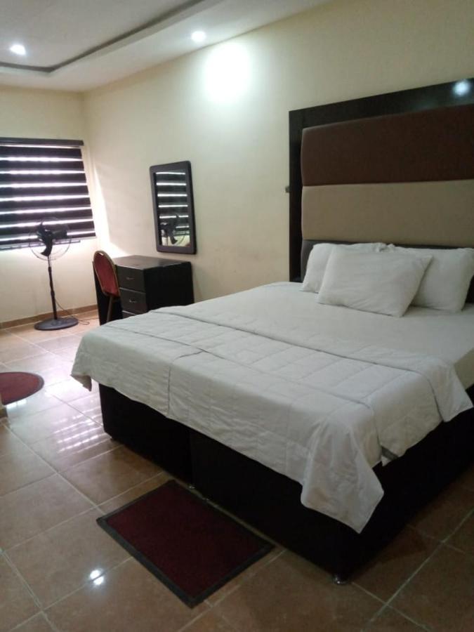 Senators Suites And Towers Hotel Omole Δωμάτιο φωτογραφία