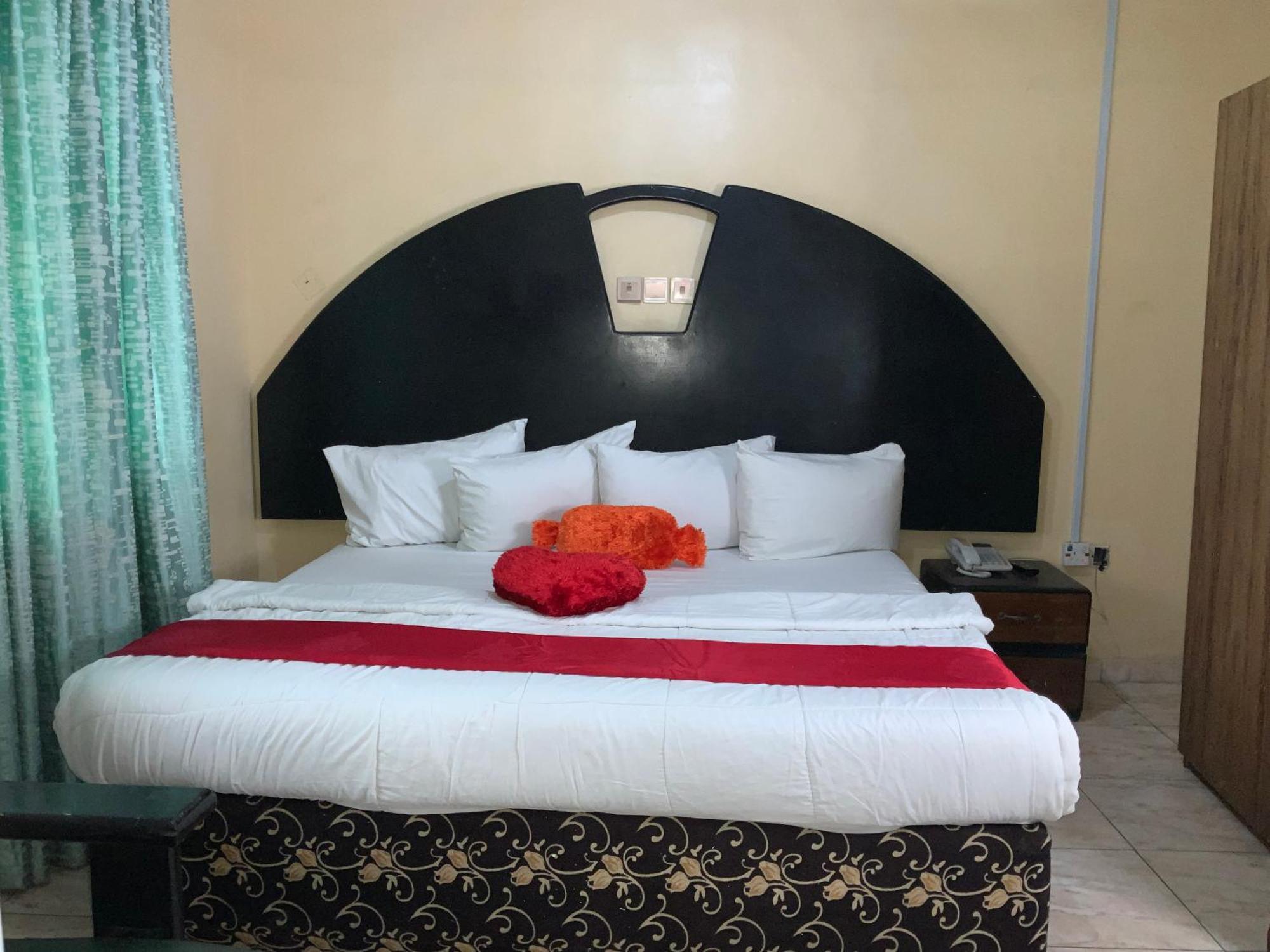 Senators Suites And Towers Hotel Omole Εξωτερικό φωτογραφία