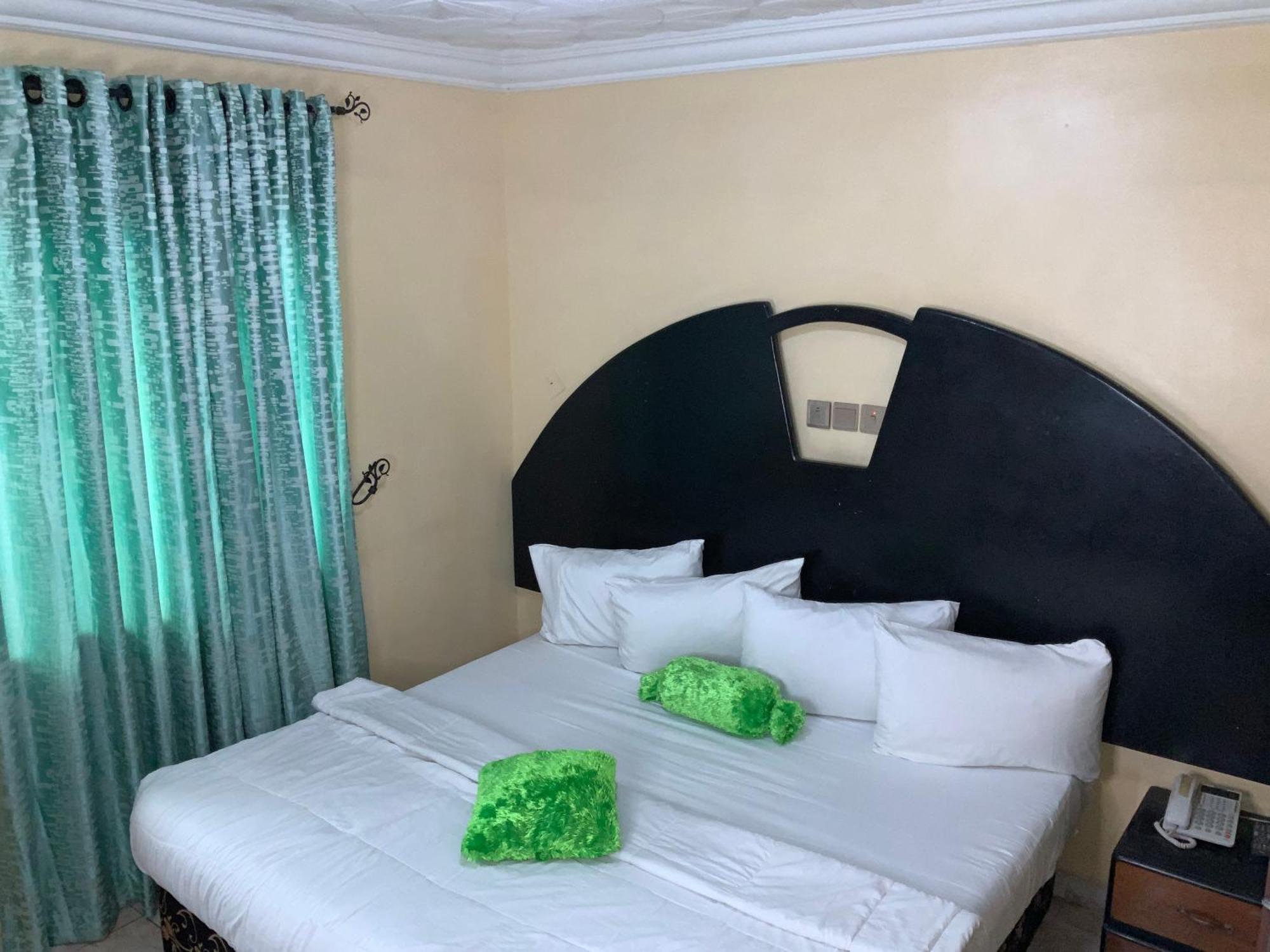 Senators Suites And Towers Hotel Omole Εξωτερικό φωτογραφία