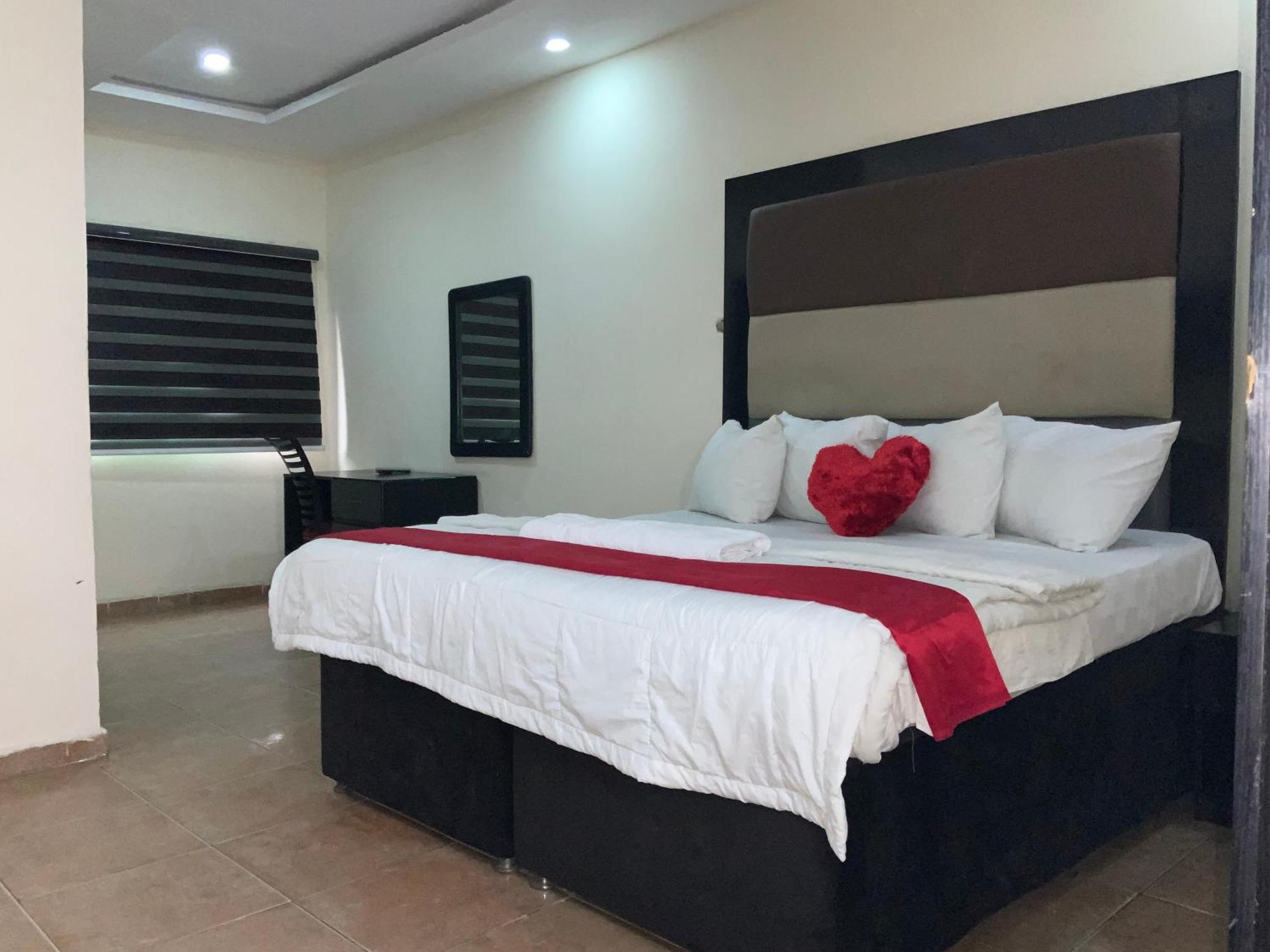 Senators Suites And Towers Hotel Omole Εξωτερικό φωτογραφία